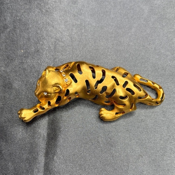 Gold Tiger Brooch - Picture 1 of 4